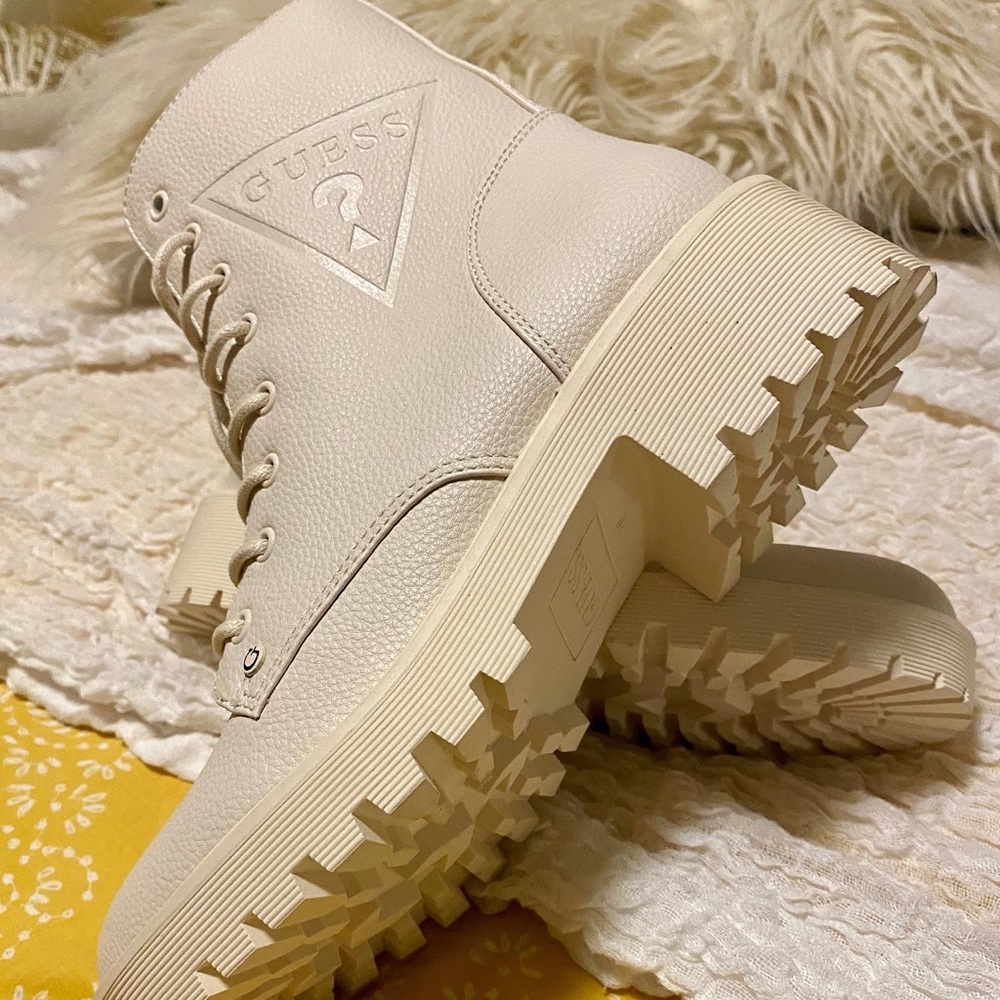 Combat boots
